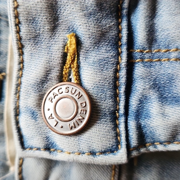 NWT Pacsun womans size 29 high rise light wash shorts - Picture 2 of 8